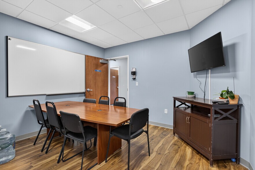 More Photos Of 51 Webb Pl, Dover Office For Sale
