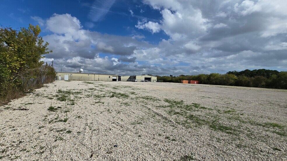 More Photos Of 1801 Decker Dr, Baytown Light Distribution For Lease