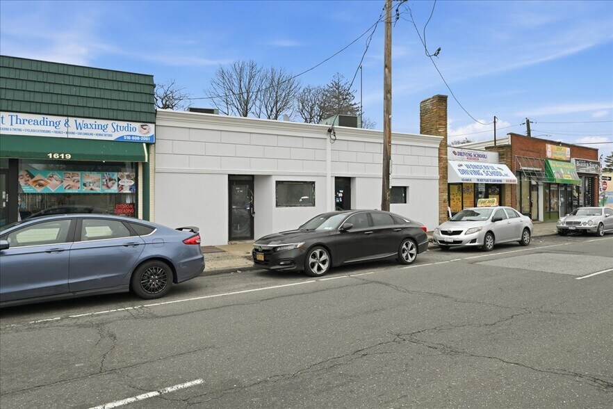 More Photos Of 1621-1623 Grand Ave, North Baldwin Storefront For Lease