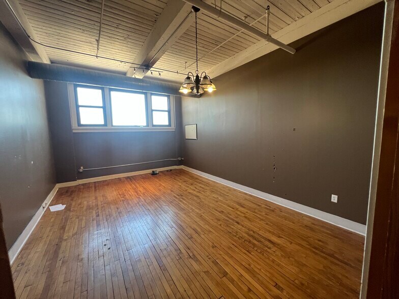 More Photos Of 1000 Broadway Blvd, Kansas City Loft Creative Space For Lease