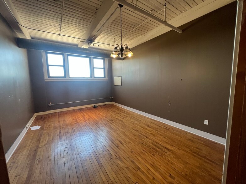 More Photos Of 1000 Broadway Blvd, Kansas City Loft Creative Space For Lease