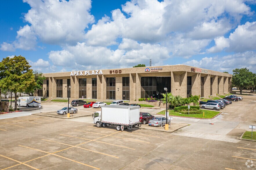 More Photos Of 9100 Southwest Fwy, Houston Office For Lease