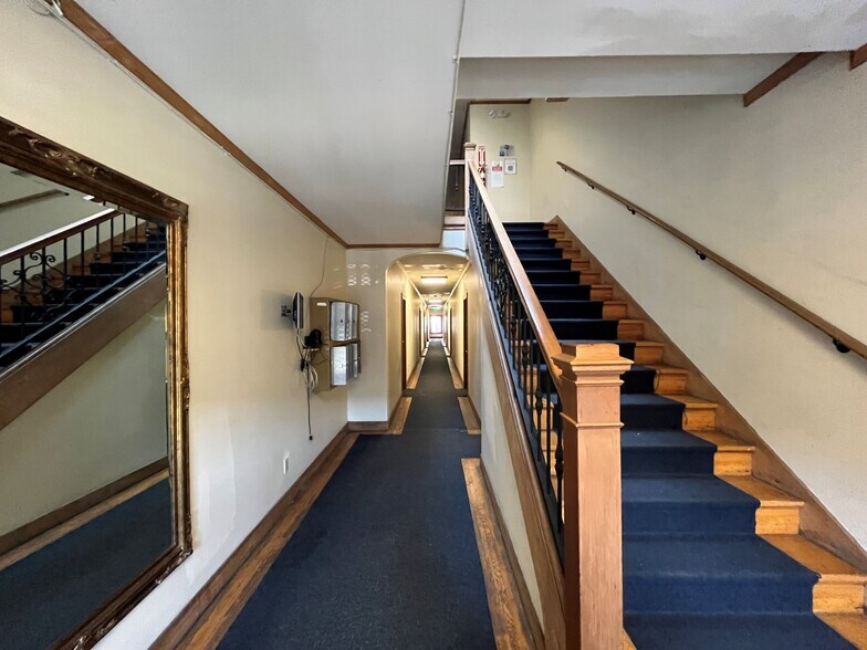 More Photos Of 1527 N McCadden Pl, Los Angeles Dormitory For Lease