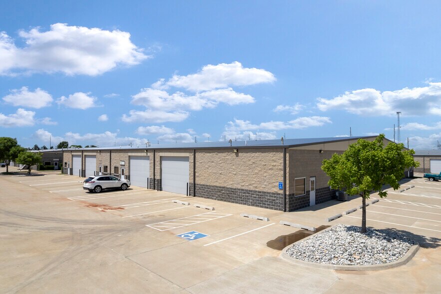 More Photos Of 7312 NW 164th St, Edmond Warehouse For Sale