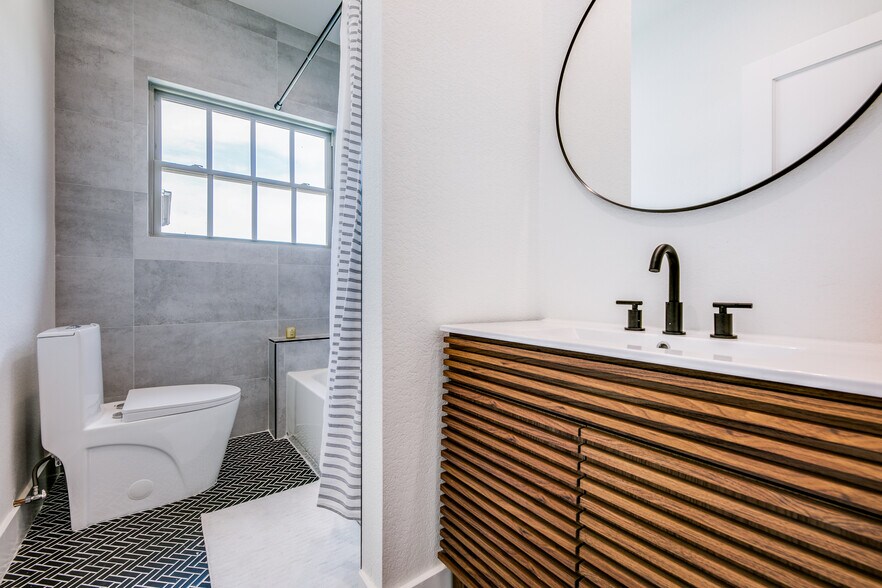More Photos Of 4106 Swiss Ave, Dallas Office Residential For Lease
