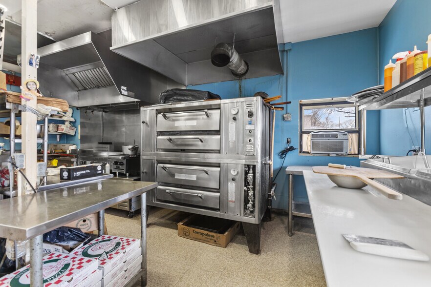 More Photos Of 399 Nottingham Rd, Nottingham General Retail For Sale