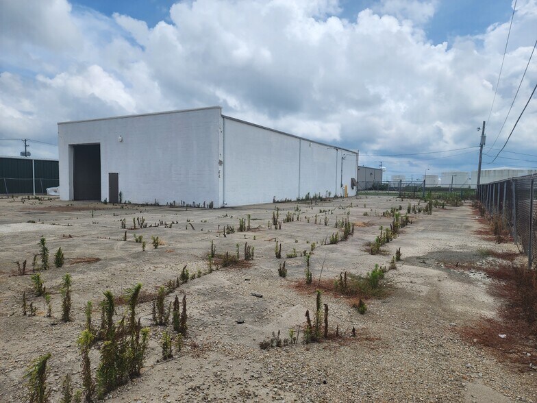 More Photos Of 103 Quarry Rd, Rochelle Warehouse For Lease