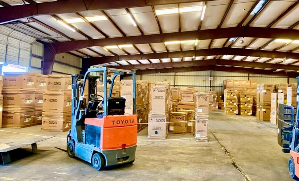 More Photos Of 705 Enterprise St, Laredo Distribution For Sale