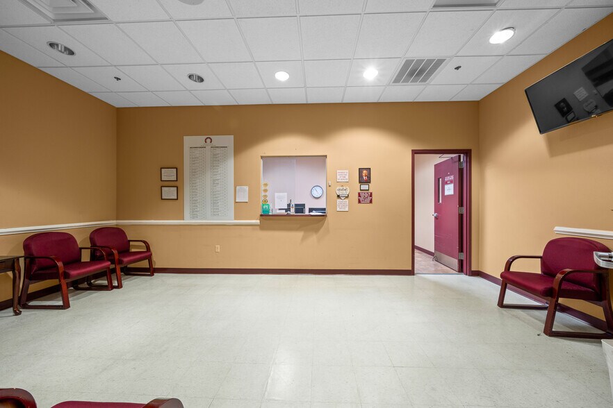 More Photos Of 2500 Citrus Blvd, Leesburg Medical For Sale