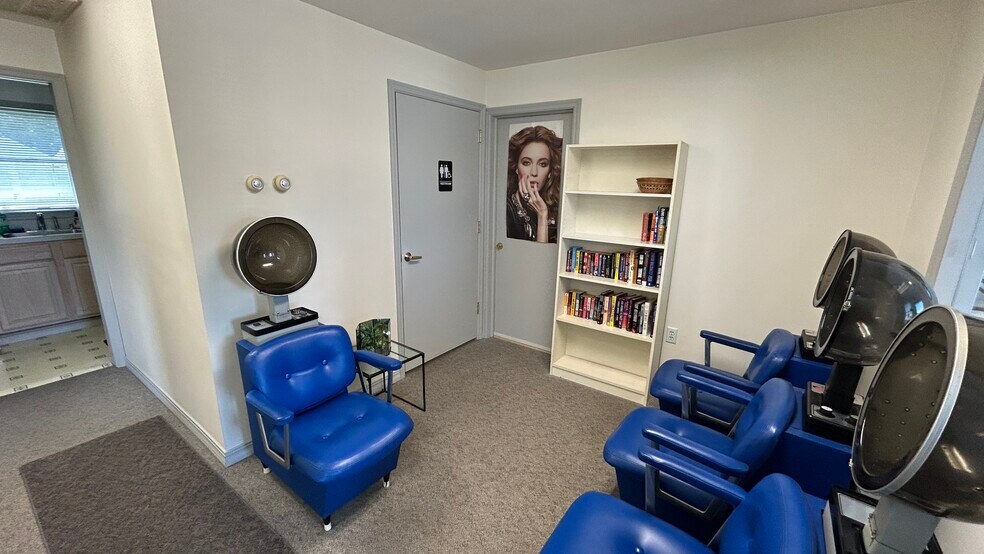 More Photos Of 825 Edgewood Rd, York General Retail For Sale