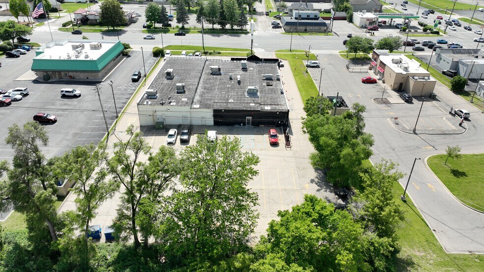 More Photos Of 7040-7060 N Wayne Rd, Westland Freestanding For Sale