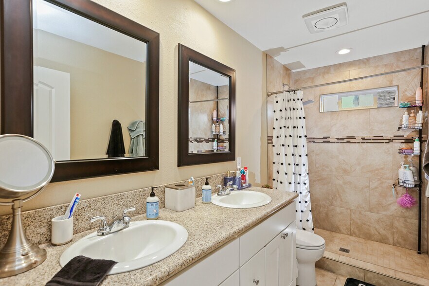 More Photos Of 1200 W Sycamore Ave, Orange Apartments For Sale