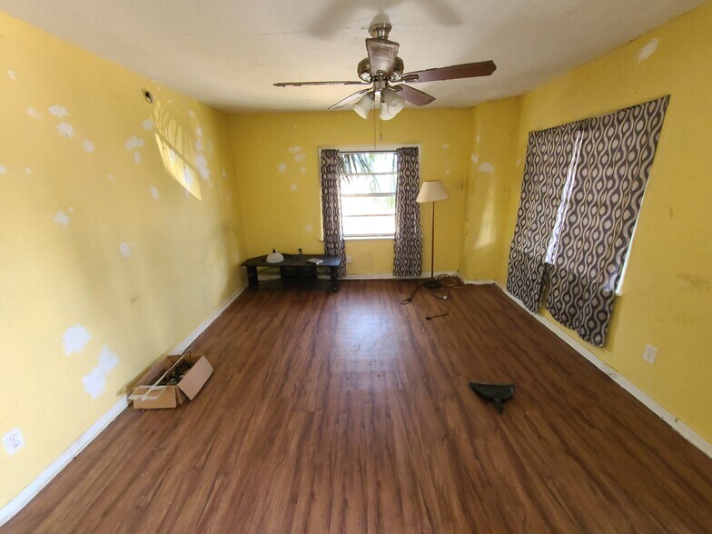 More Photos Of 330 Madison Ave, Daytona Beach Bar For Sale