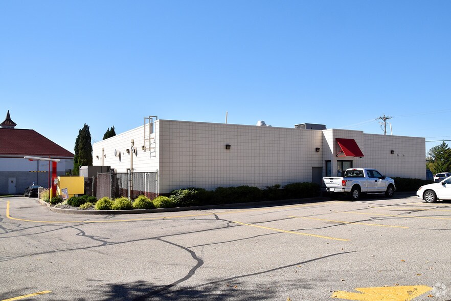 More Photos Of 663 Justice Ct, Loveland Restaurant For Lease