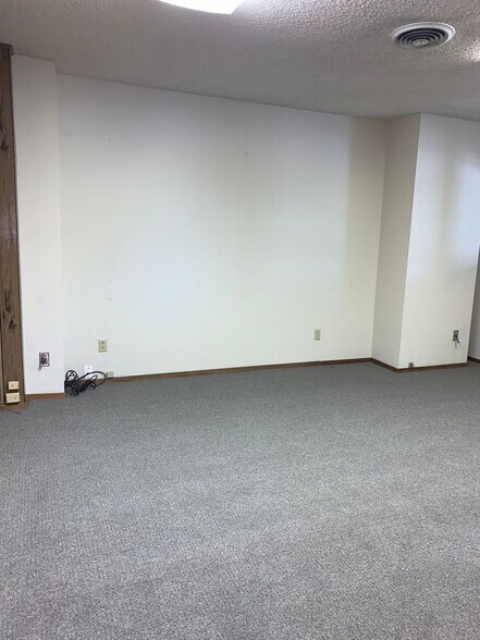 More Photos Of 3343 Santa Fe St, Riverbank Office For Lease