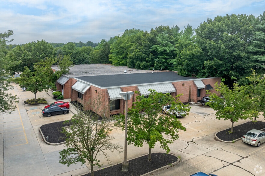 More Photos Of 1690 Kenneth Rd, York Office For Lease