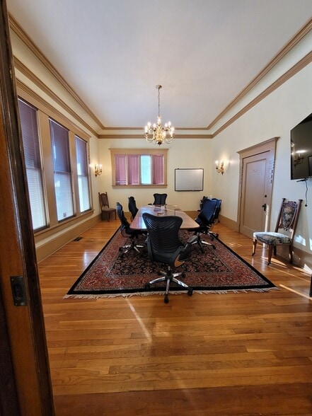 More Photos Of 511 W French Pl, San Antonio Office Residential For Sale