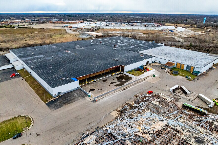 More Photos Of 7075 Dort Hwy, Grand Blanc Warehouse For Lease