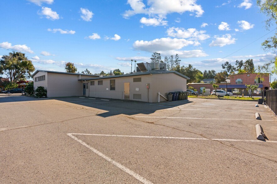 More Photos Of 130 E Alvarado St, Fallbrook Office For Sale