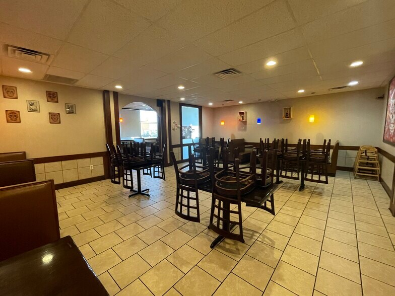 More Photos Of 2330 N Maize Rd, Wichita Storefront Retail Office For Lease