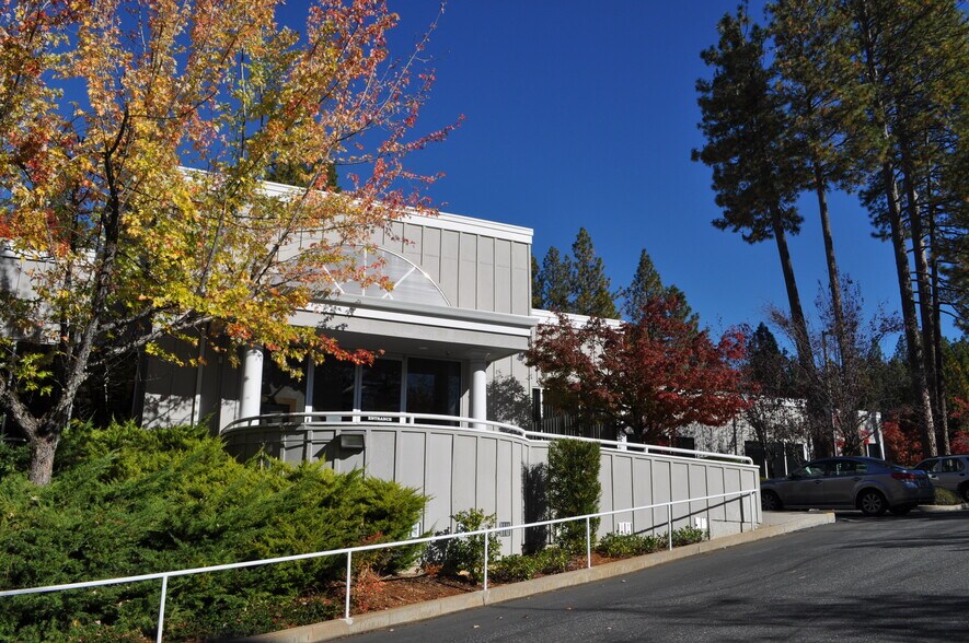 More Photos Of 443 Crown Point Cir, Grass Valley Office For Lease
