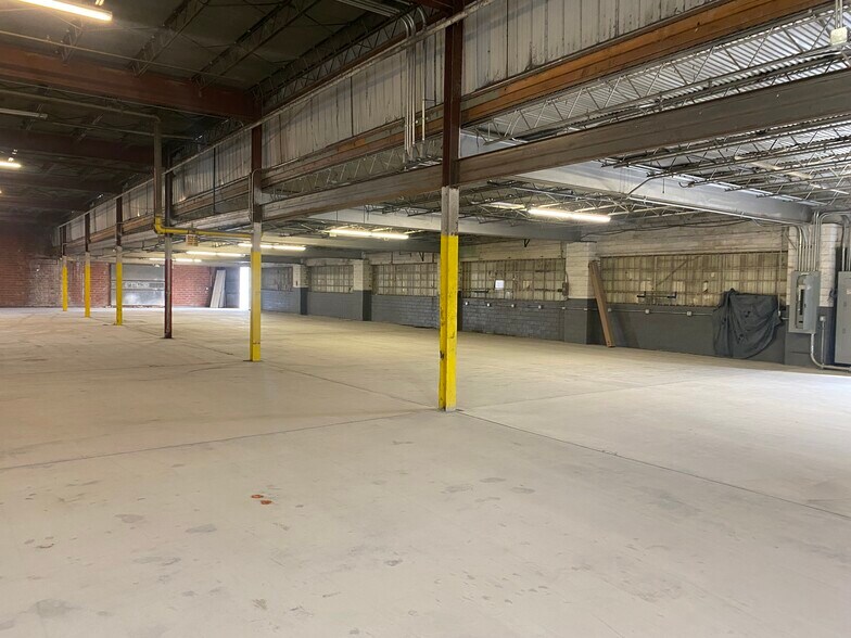 More Photos Of 5524 E 12th St, Tulsa Warehouse For Sale