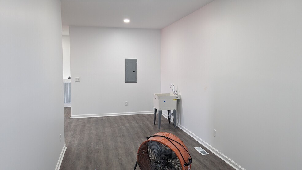 More Photos Of 1300A S Dickerson Rd, Nashville Light Manufacturing For Sale