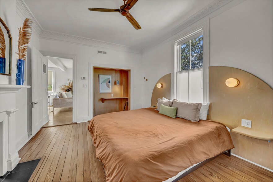 More Photos Of 118 S 4th St, Wilmington Hospitality For Sale