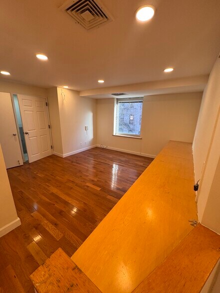 More Photos Of 13332 41st Rd, Flushing Medical For Lease