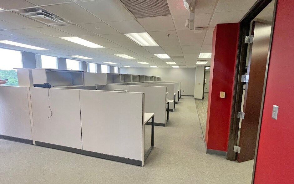 More Photos Of 26211 Central Park Blvd, Southfield Office For Lease