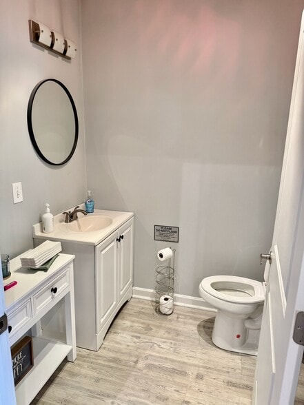 More Photos Of 8303 Washington St, Chagrin Falls Storefront For Lease