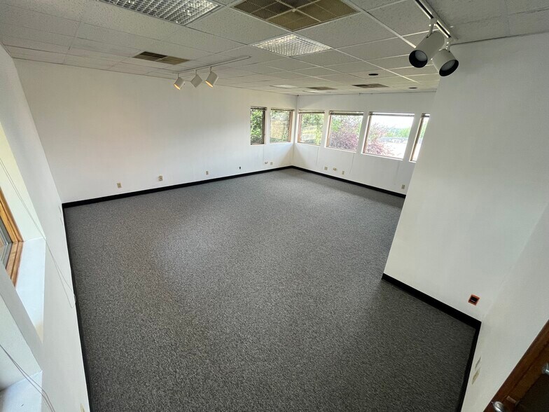 More Photos Of 1074 S Alkire St, Lakewood Office Residential For Lease