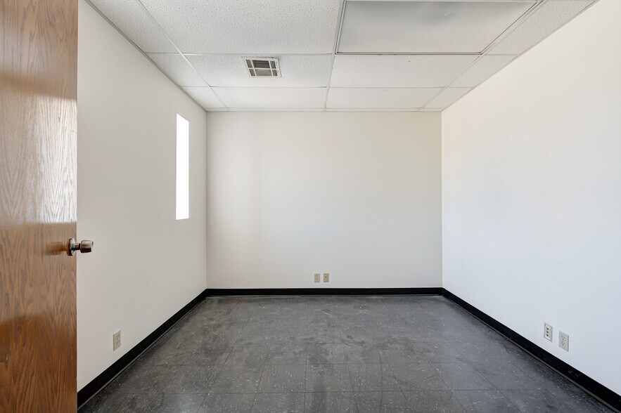 More Photos Of 412 Glade Ave, Oklahoma City Manufacturing For Lease