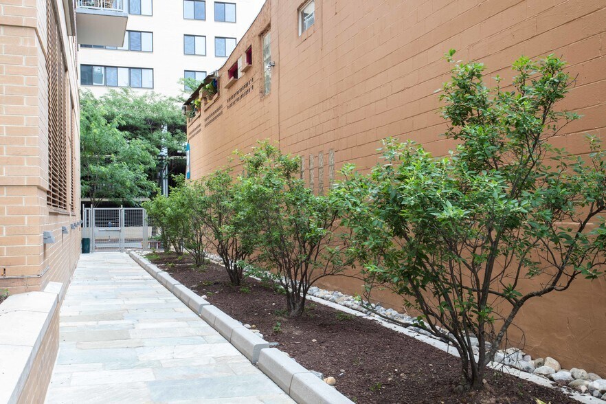 More Photos Of 4800 Auburn Ave, Bethesda Apartments For Lease