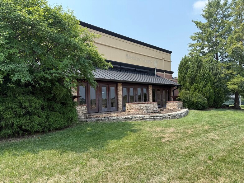 More Photos Of 5001 Town Center Dr, Leawood Restaurant For Sale