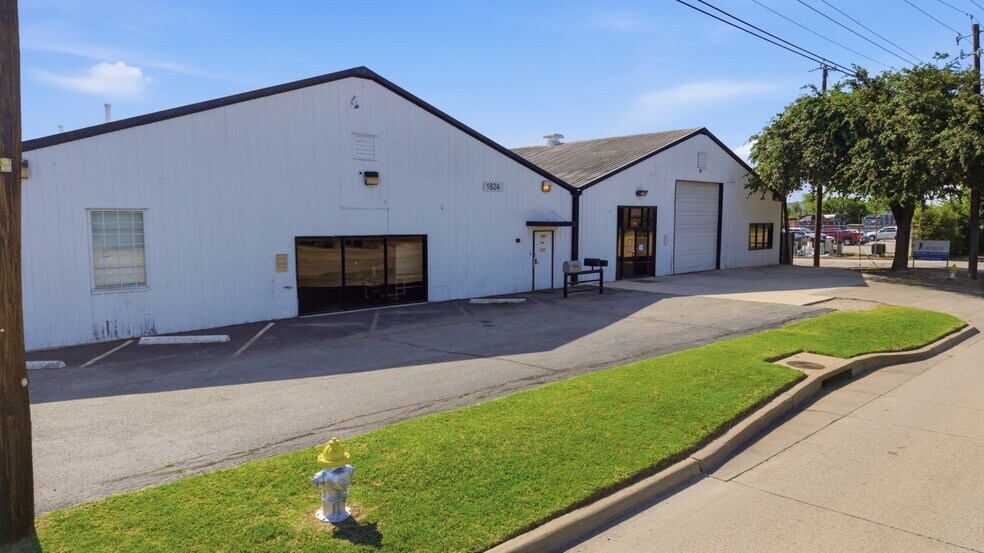 More Photos Of 1824 N 1st St, Garland Warehouse For Lease