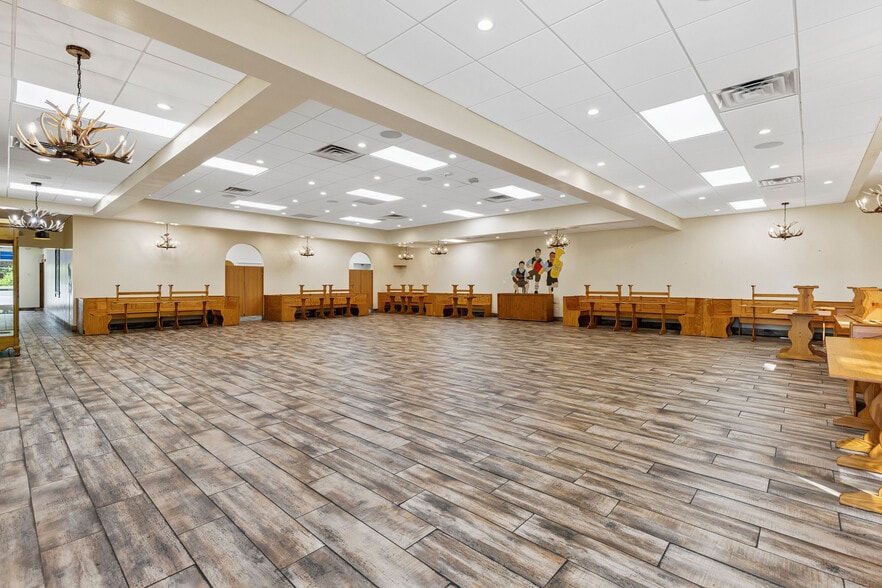 More Photos Of 102 N Rogers St, Aberdeen Restaurant For Sale