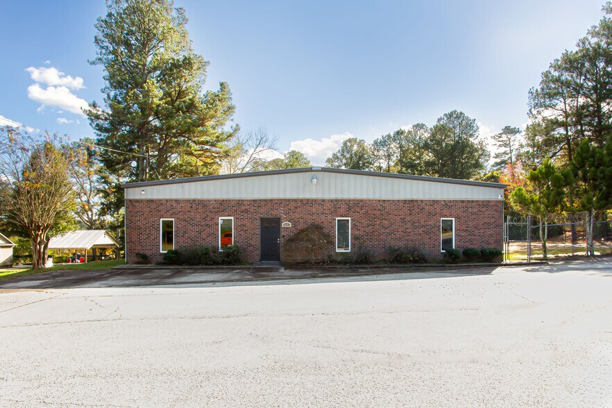 Primary Photo Of 2433 Lake Rockaway Rd, Conyers Warehouse For Sale