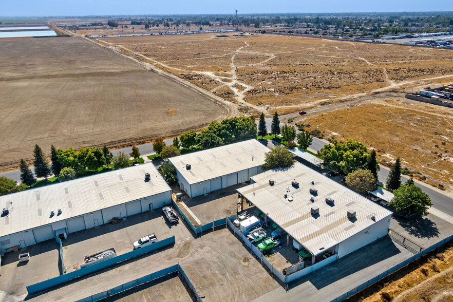 More Photos Of 2550 E Belle Ter, Bakersfield Manufacturing For Lease