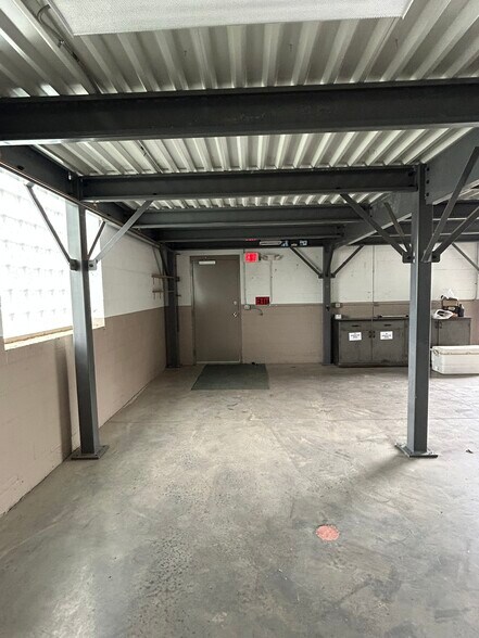 More Photos Of 126 E Niagara St, Tonawanda Warehouse For Sale