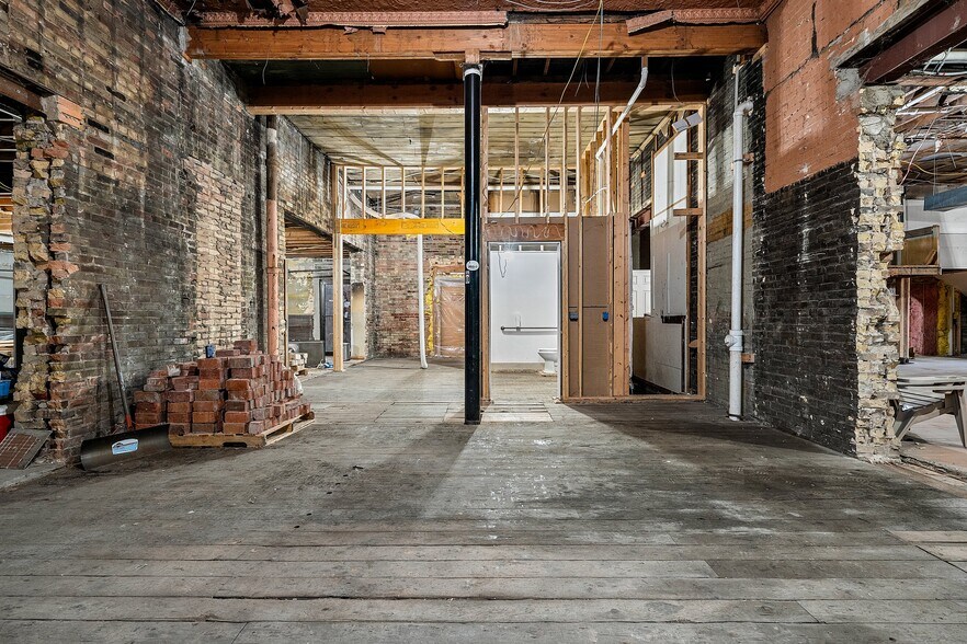 More Photos Of 408 Dousman St, Green Bay Storefront Retail Residential For Sale