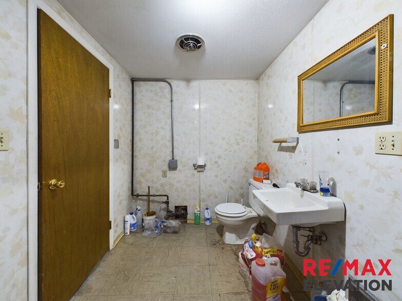 More Photos Of 699 Lane 9, Powell Industrial For Sale