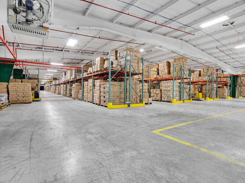 More Photos Of 16 Swamscott St, Newfields Warehouse For Lease