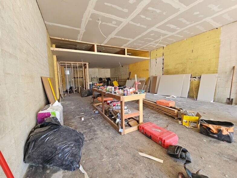 More Photos Of 512 W Gurley St, Prescott General Retail For Lease