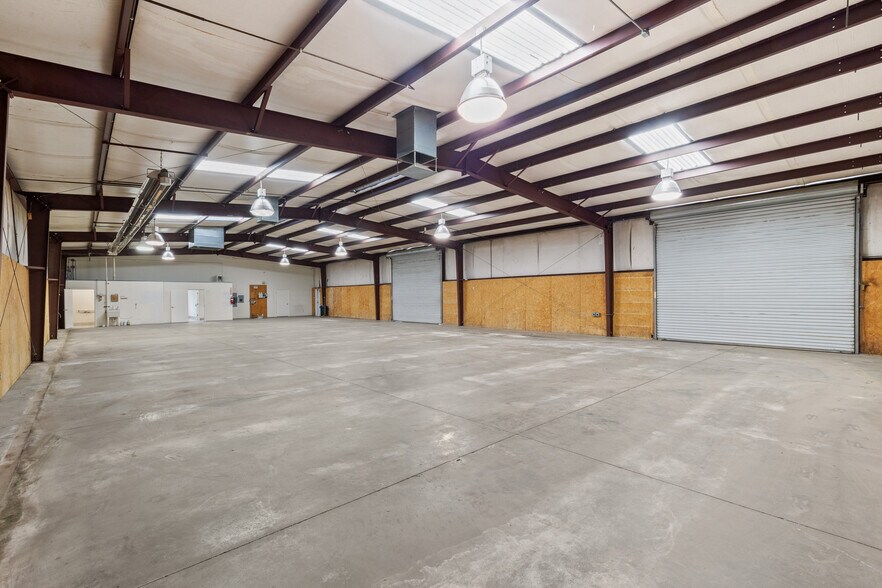 More Photos Of 138 Coremark Ct, Bakersfield Service For Lease