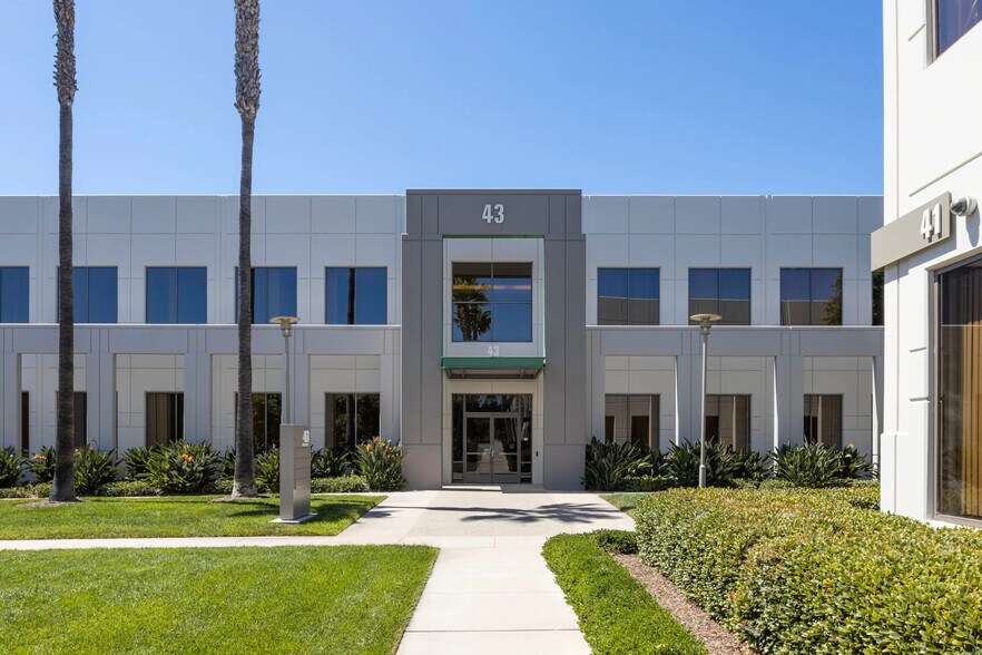 More Photos Of 46 Discovery, Irvine Unknown For Lease