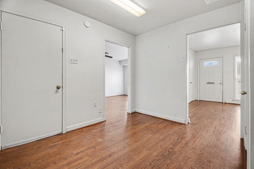 More Photos Of 1004 18th Pl, Plano Office For Lease