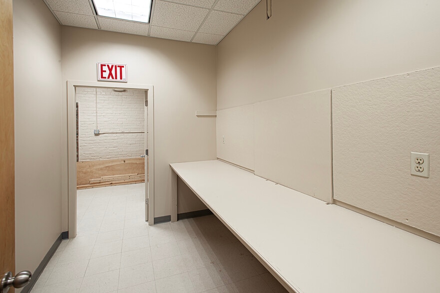 More Photos Of 320 Riverside Dr, Florence Office For Sale