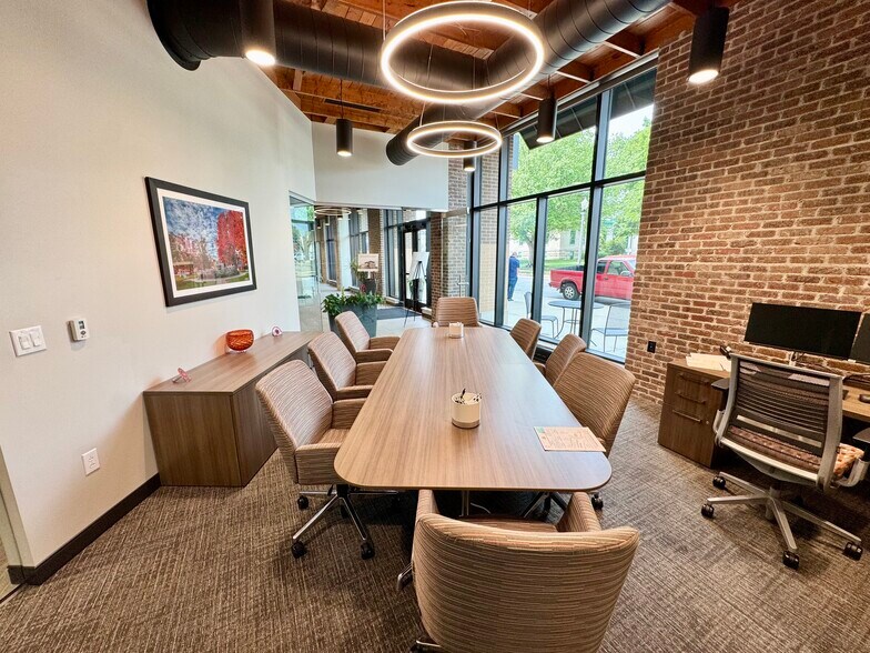 More Photos Of 222 E Park St, Edwardsville Office For Lease