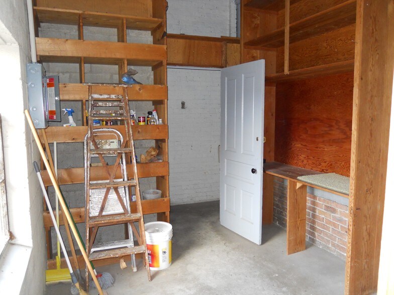 More Photos Of 115 S Main St, Vassar Office Residential For Lease